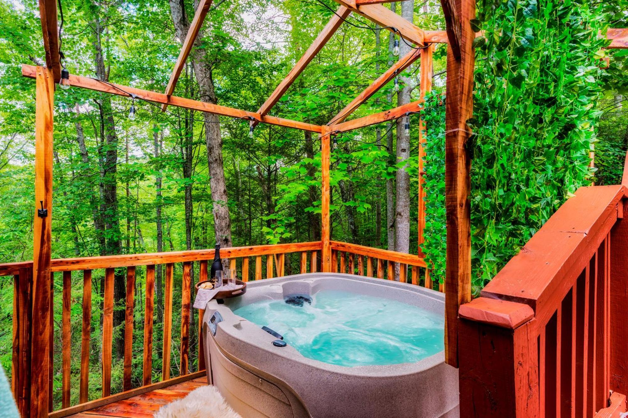 Cabin In A Gated Resort With Seasonal Resort Pool 비둘기 포지 외부 사진